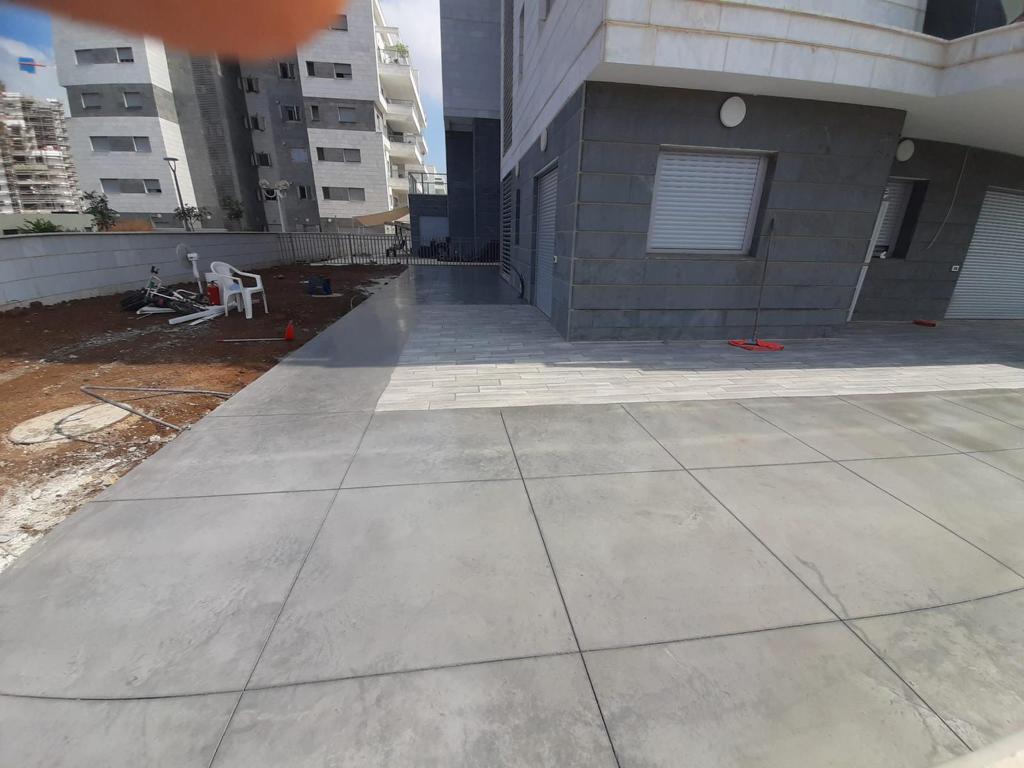 יציקת בטון והחלקה עם סלר של בית פרטי