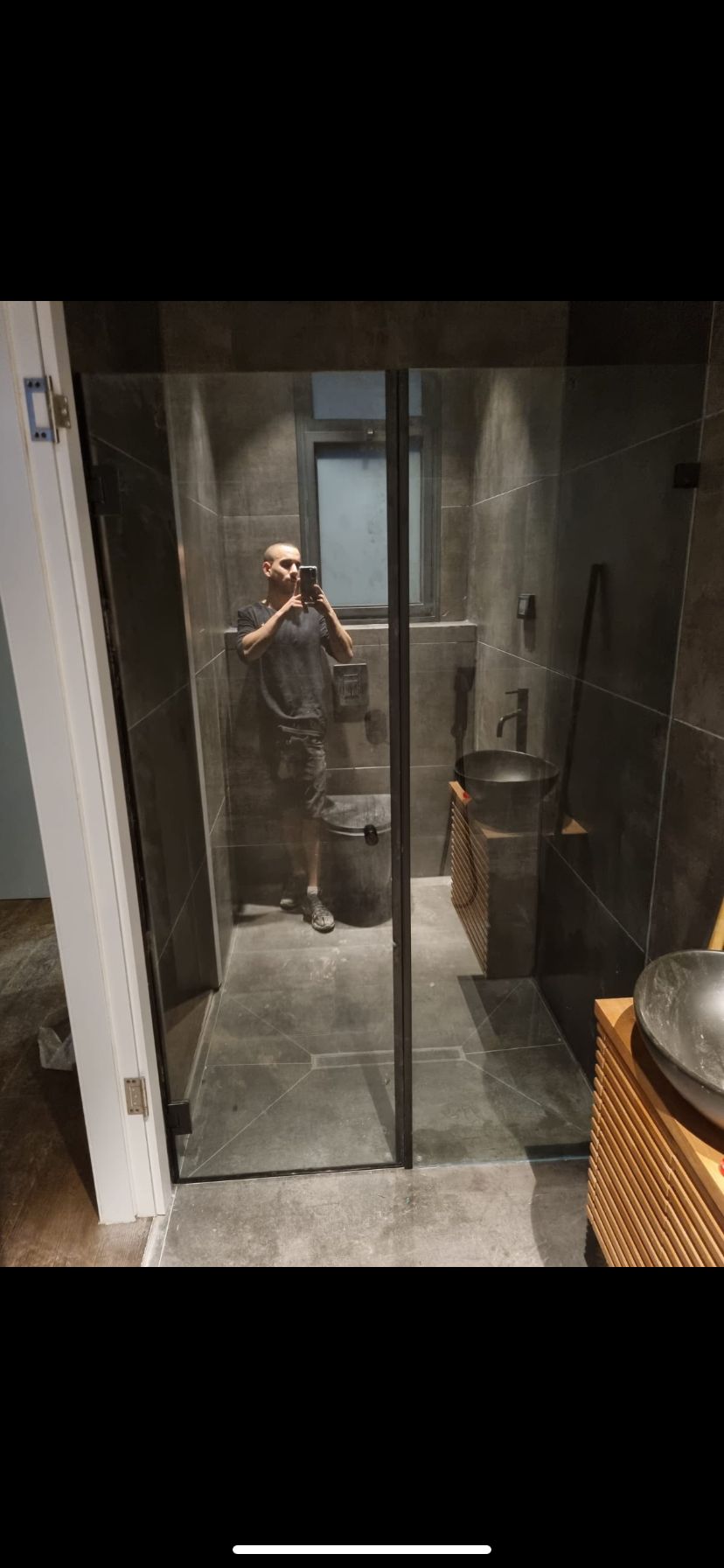 מקלחונים וזכוכיות