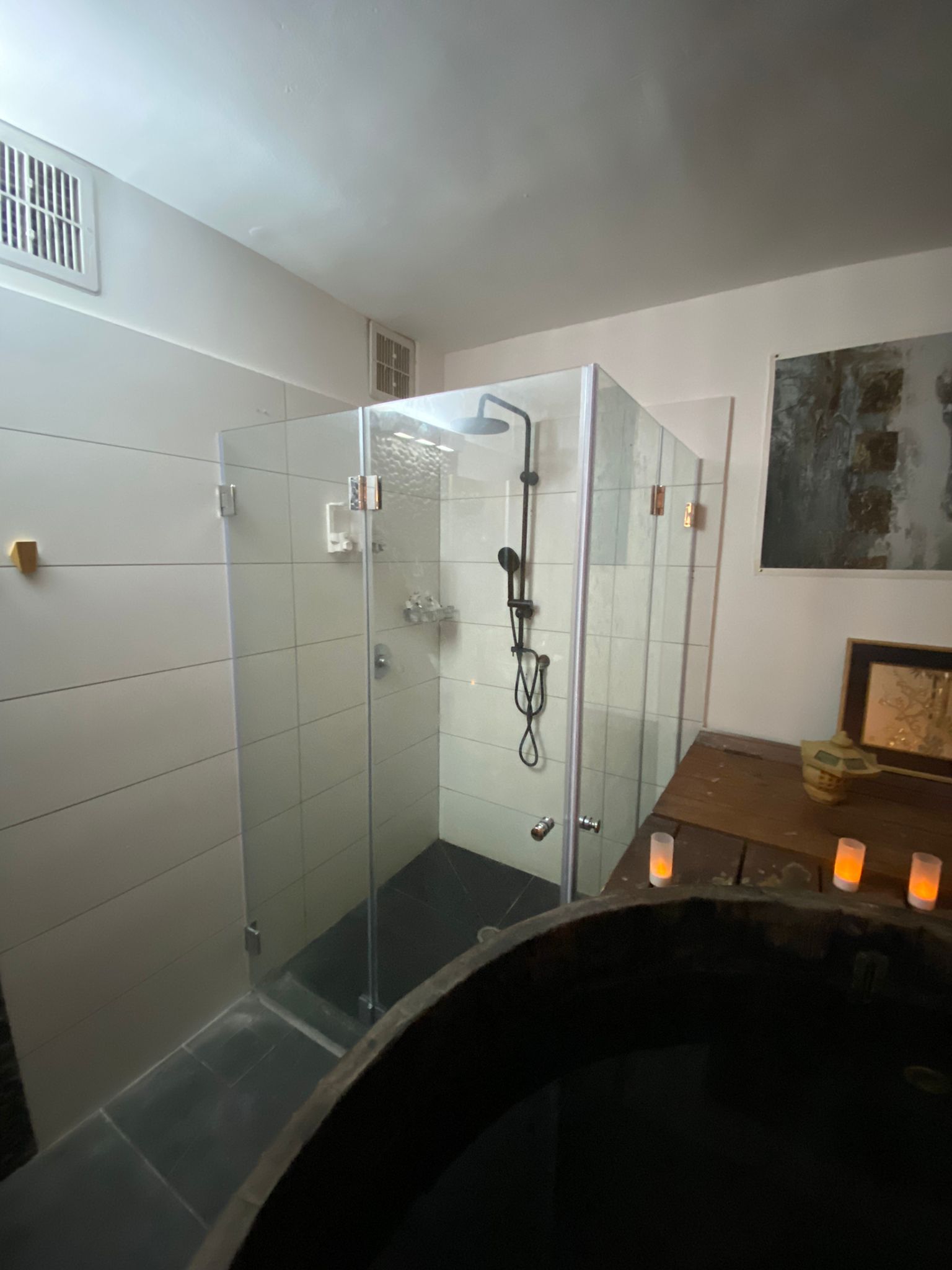 מקלחונים וזכוכיות