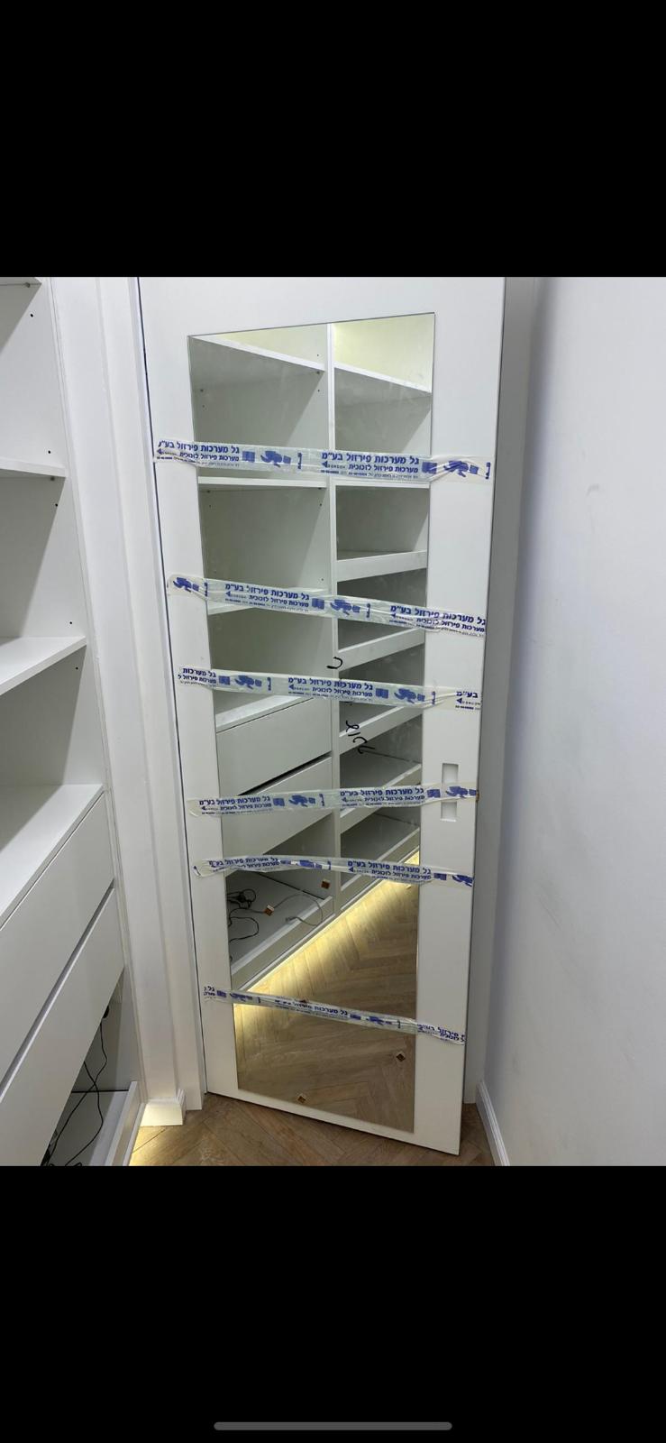 מקלחונים וזכוכיות