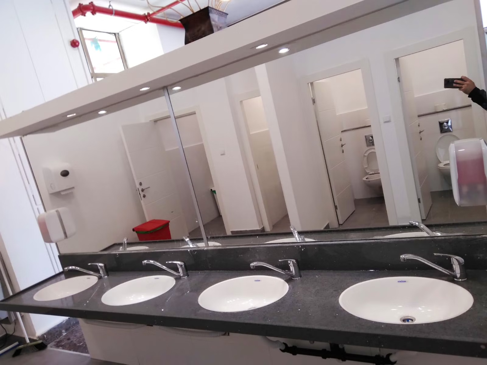 שיפוץ חדרי שירותים חדר אוכל קיבוץ דליה