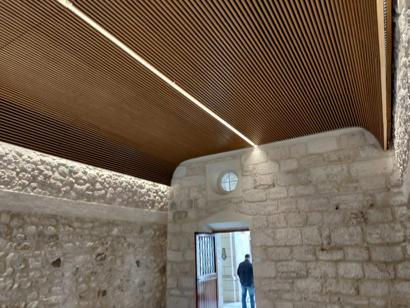 שיפוץ במנזר