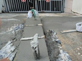 יציקת בטון לעמדת חניה