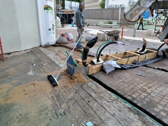 יציקת בטון לעמדת חניה