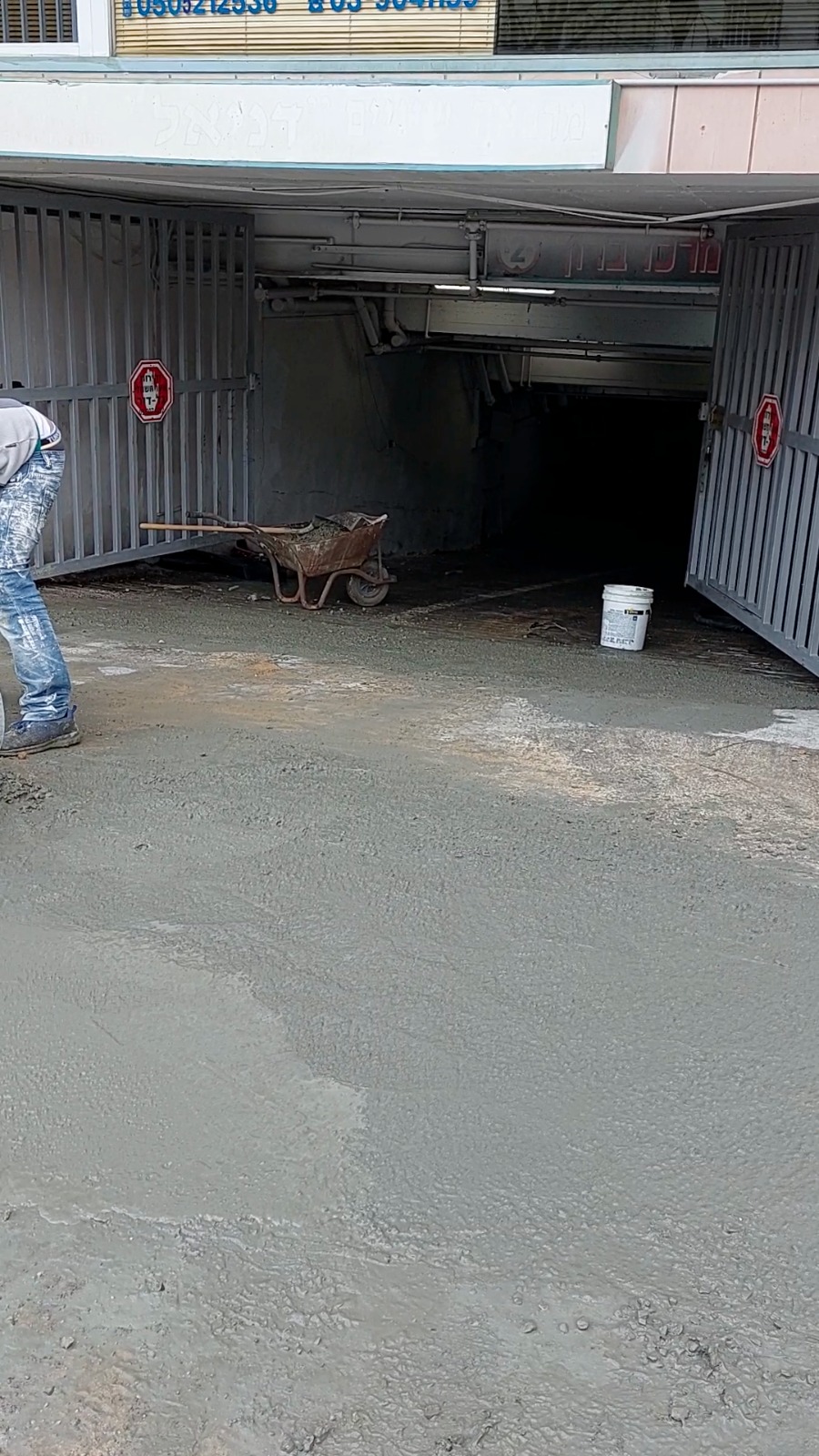 יציקת בטון לעמדת חניה