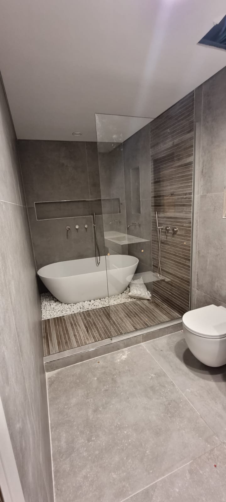 זכוכיות ומקלחונים