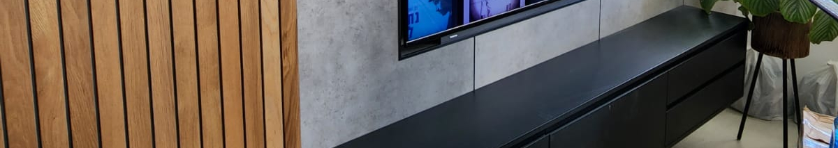 צילום מעבודה של צורי דאבוש