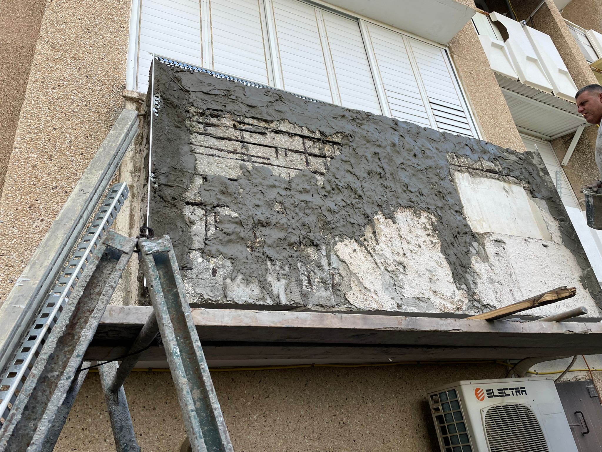 צביעה חיצונית בבניין