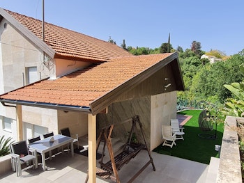 ביטון רוכבים בגג רעפים