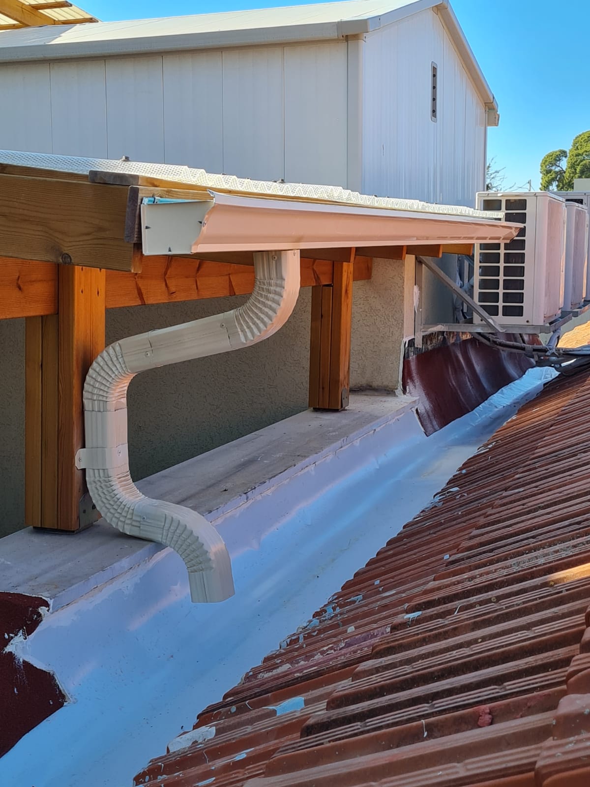 התקנה וניקוי מרזבים