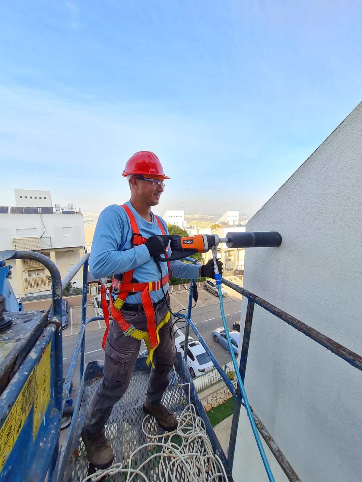 התקנה וניקוי מרזבים