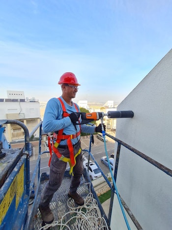 התקנה וניקוי מרזבים