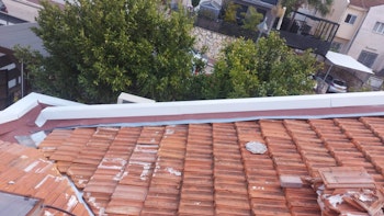 חיפוי גיבלים בפח למניעת חדירת מים