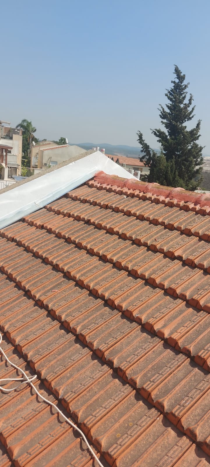 חיפוי גיבלים בפח למניעת חדירת מים