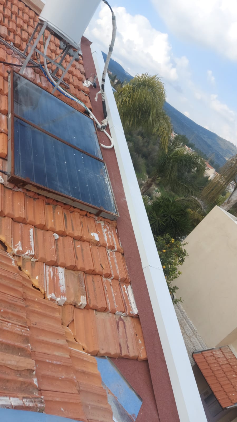 חיפוי גיבלים בפח למניעת חדירת מים