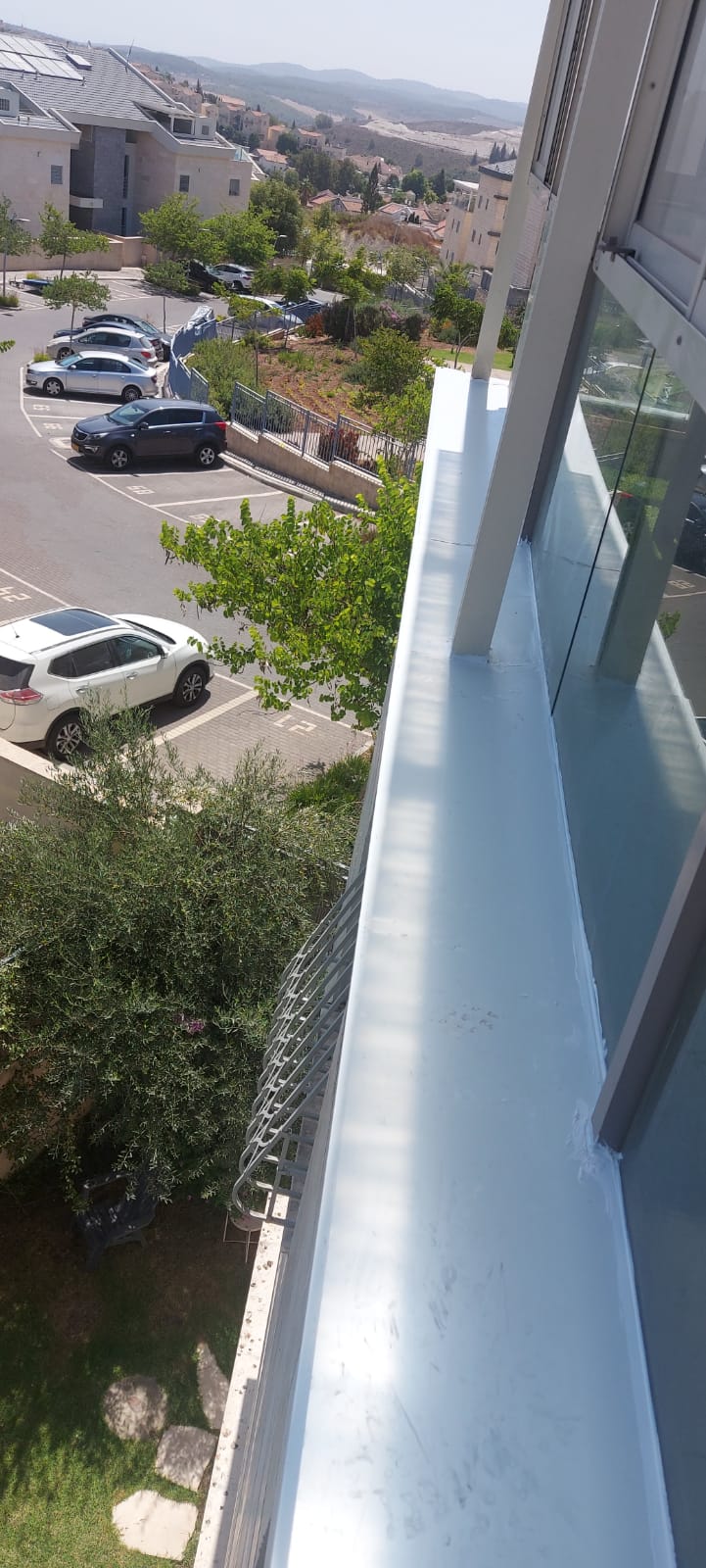 חיפוי גיבלים בפח למניעת חדירת מים