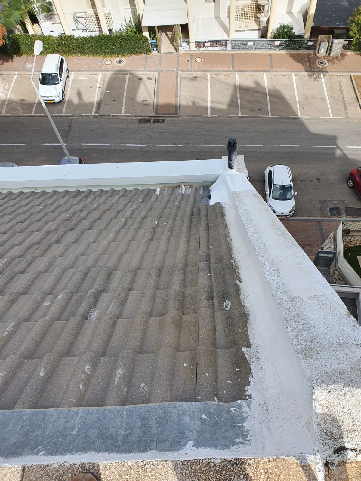 חיפוי גיבלים בפח למניעת חדירת מים