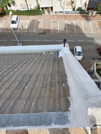 חיפוי גיבלים בפח למניעת חדירת מים