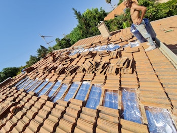 התקנת בידוד בגג רעפים