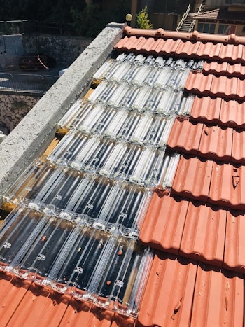 רעפים שקופים בגג