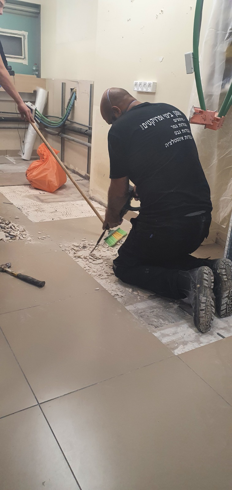 ריצוף מעבדה בתל השומר