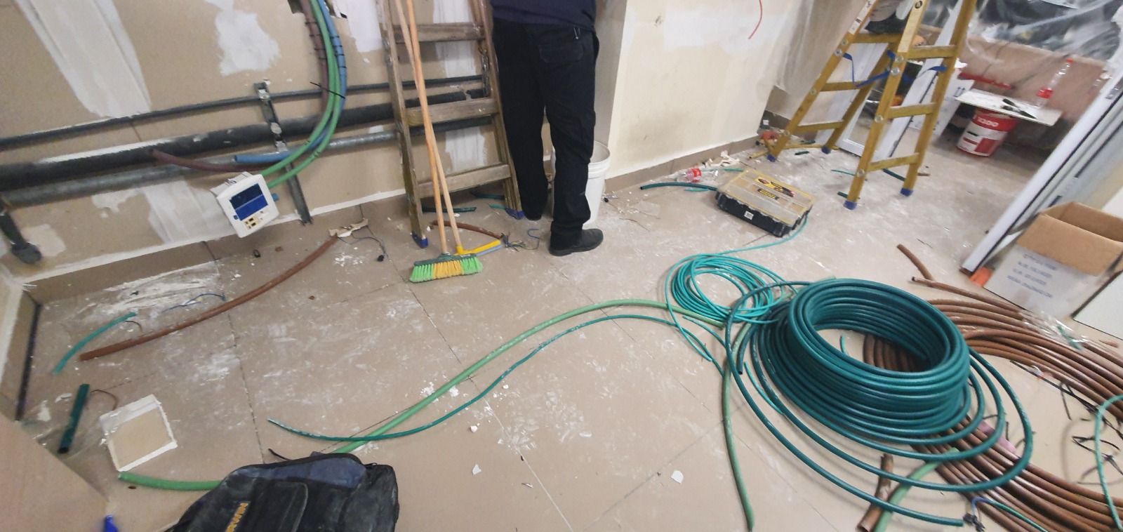 ריצוף מעבדה בתל השומר