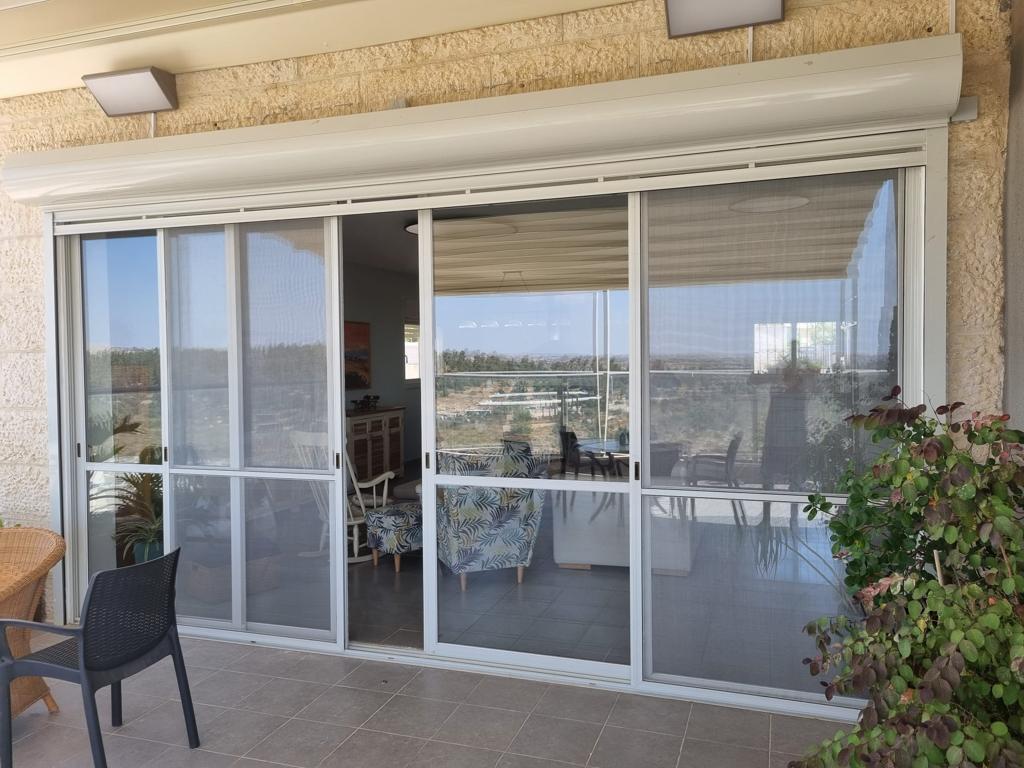 מפתחים גדולים דלתות הזזה סלון