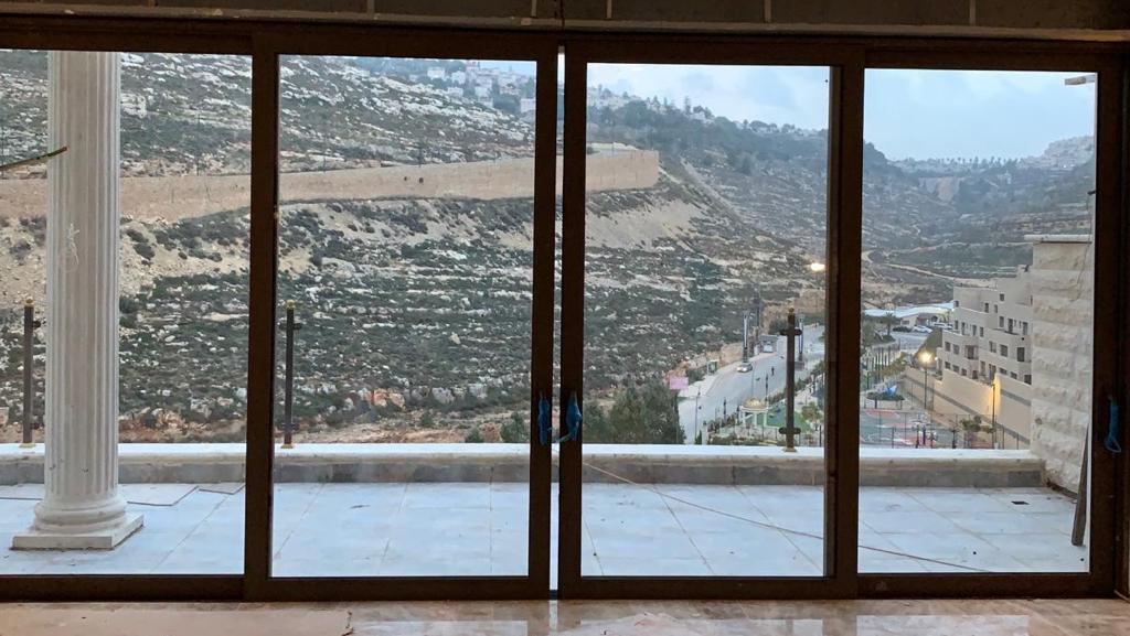 מפתחים גדולים דלתות הזזה סלון