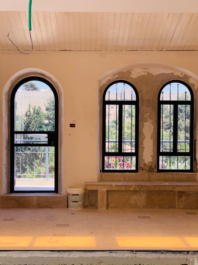 חלונות עם קשתות