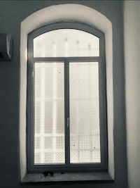 חלונות עם קשתות