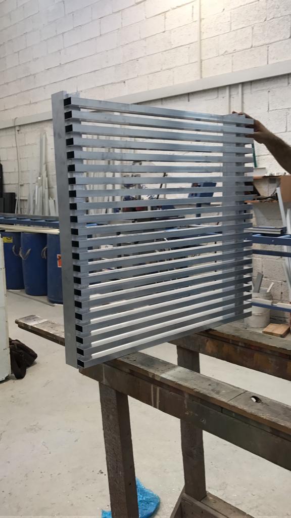 פרגולות שערים וגדרות אלומיניום