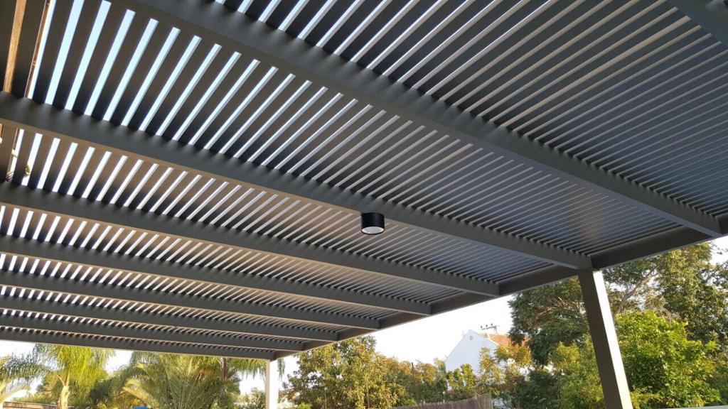 פרגולות שערים וגדרות אלומיניום