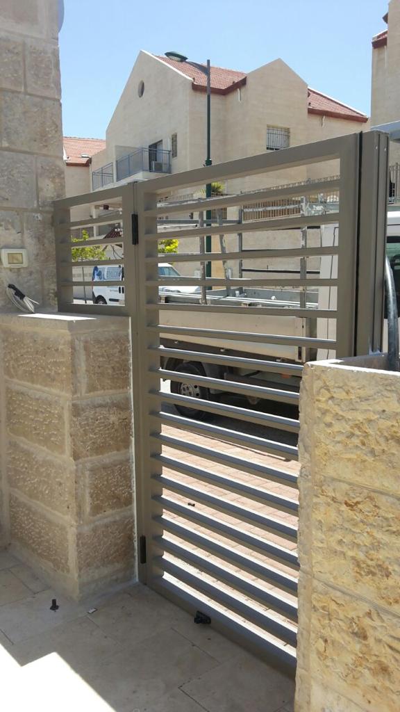 פרגולות שערים וגדרות אלומיניום