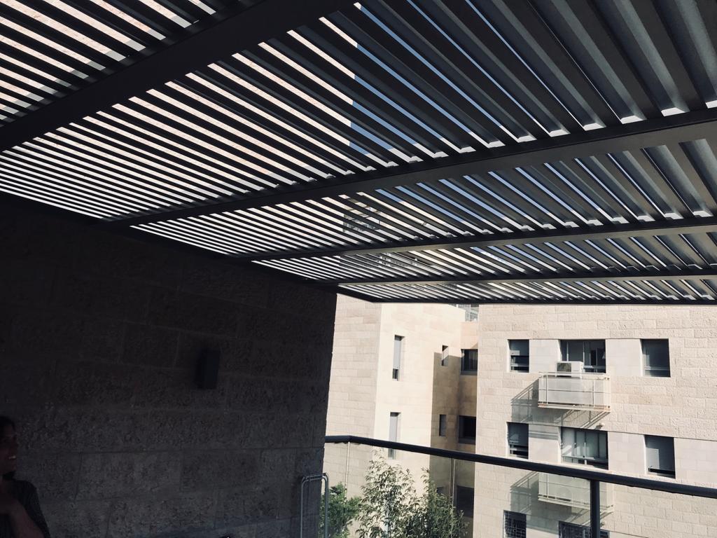 פרגולות שערים וגדרות אלומיניום