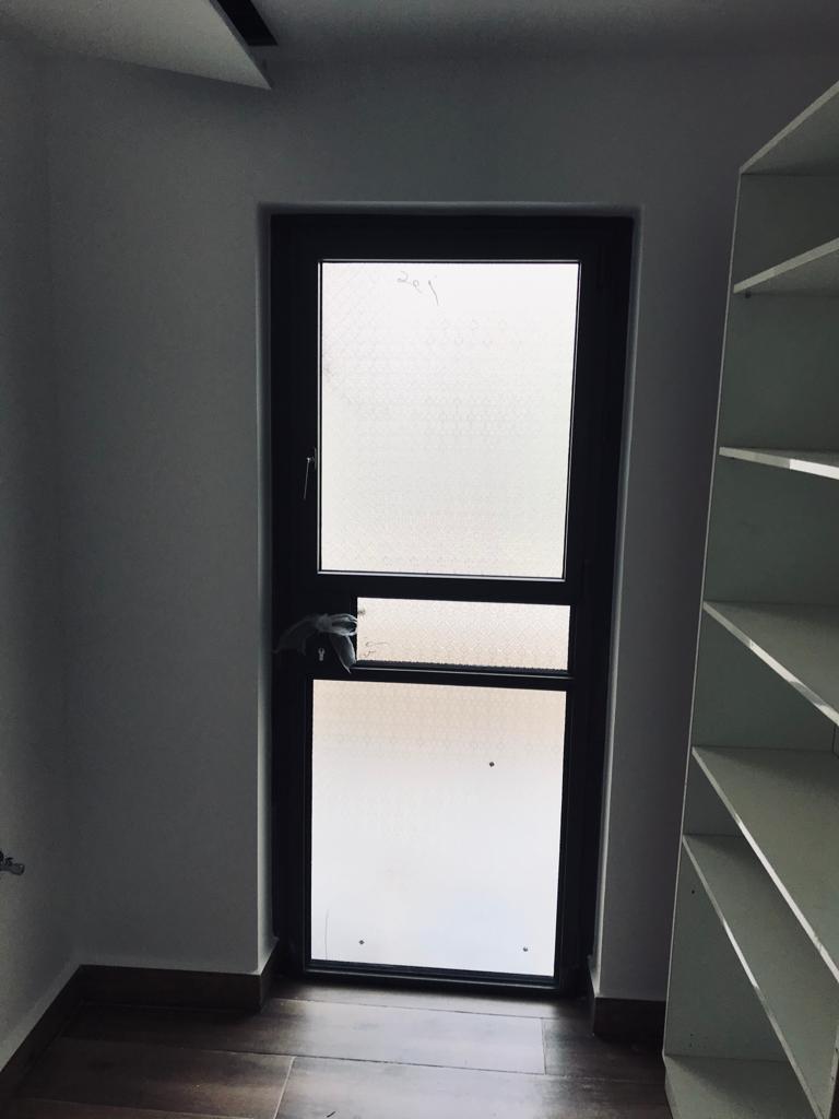 דלתות כניסה