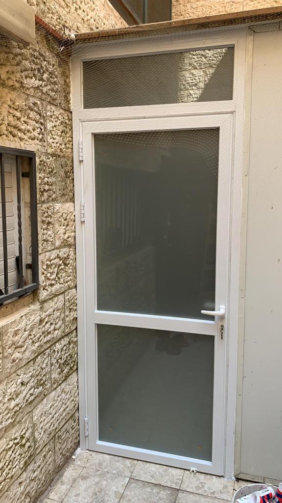 דלתות כניסה