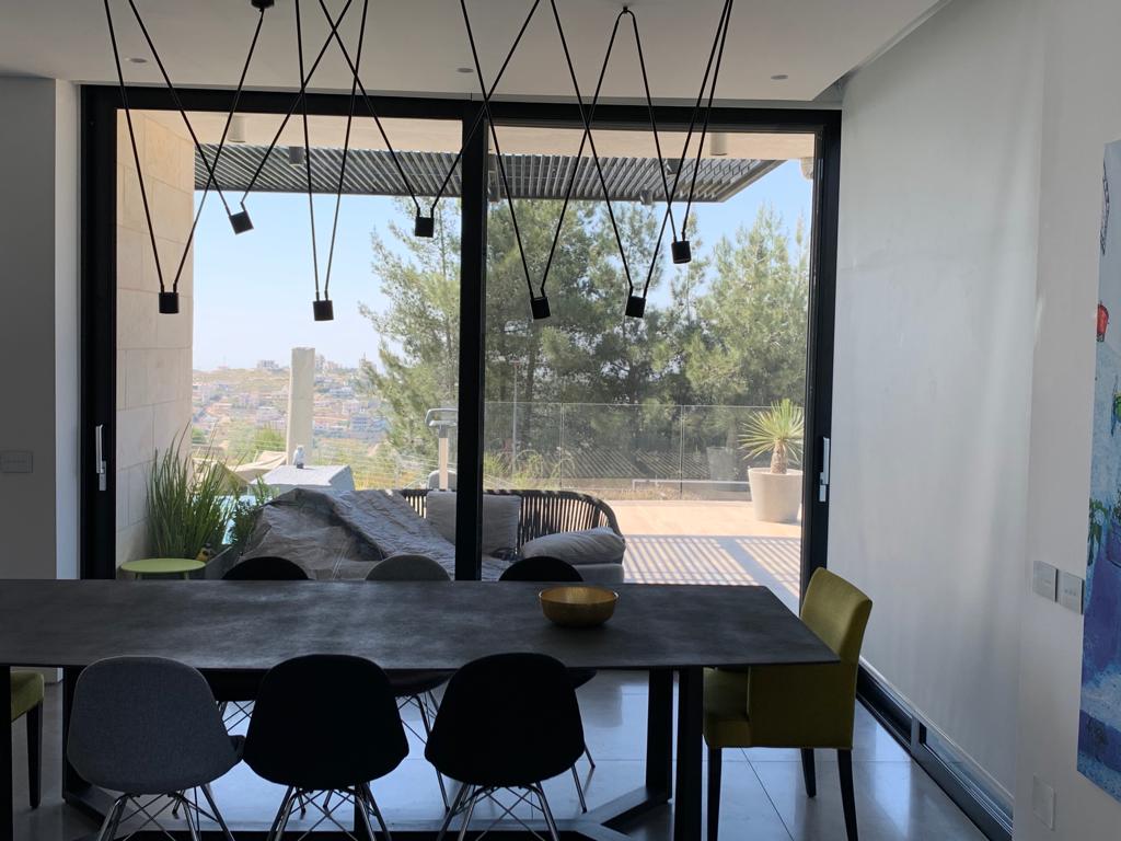 מפתחים גדולים דלתות הזזה סלון