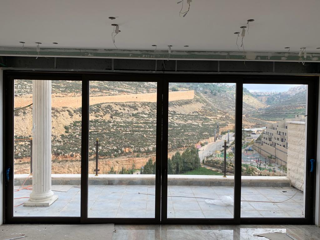 מפתחים גדולים דלתות הזזה סלון