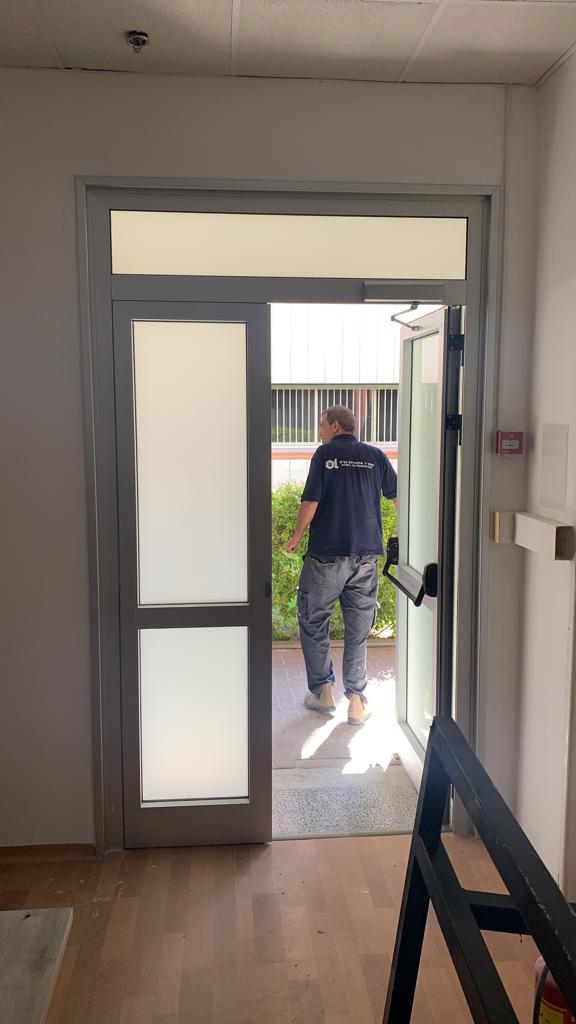 דלתות כניסה