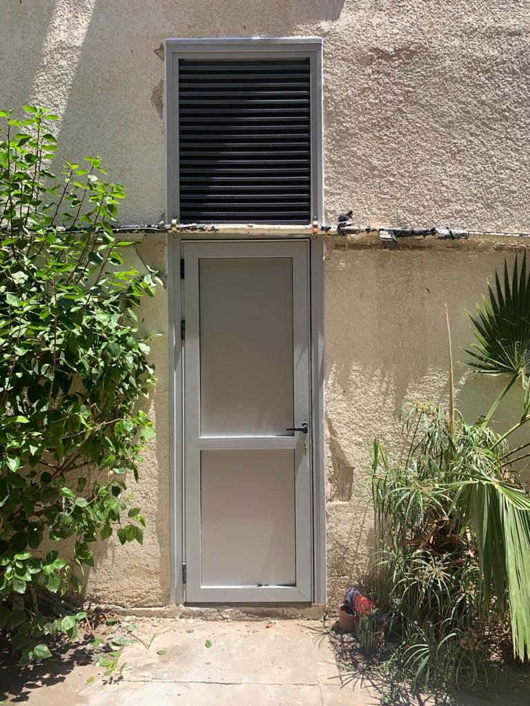 דלתות כניסה