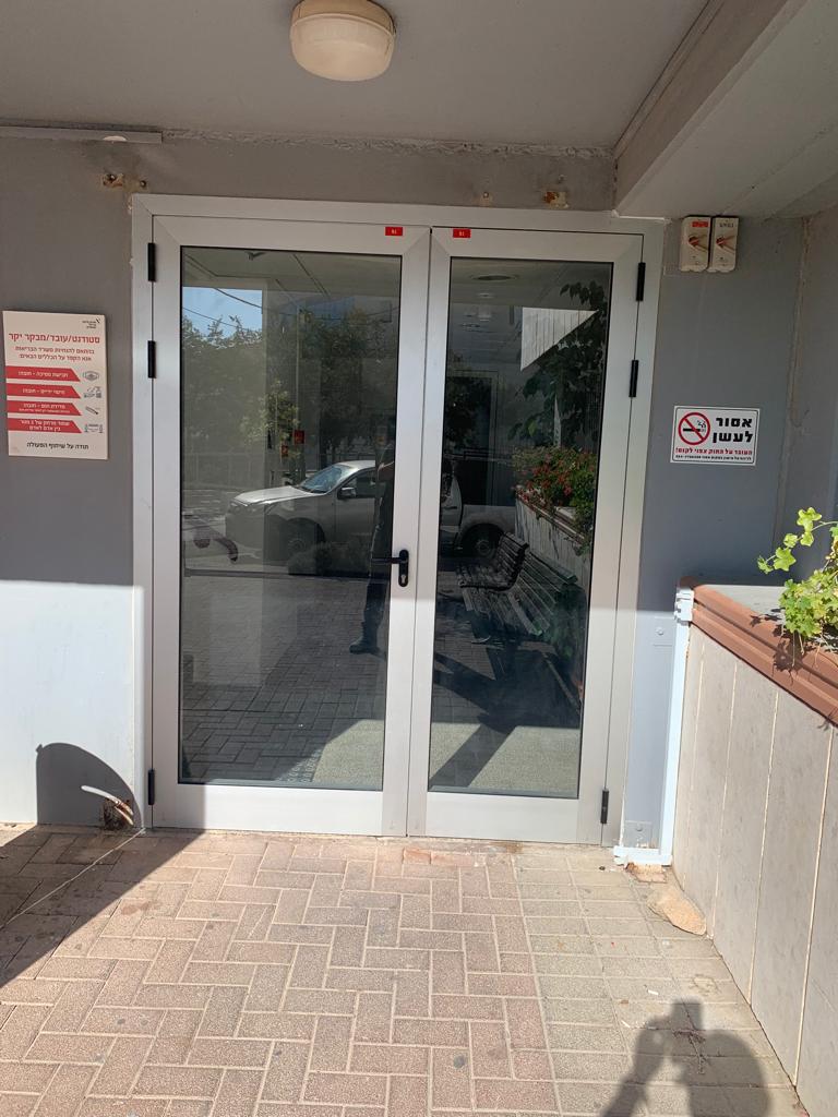 דלתות כניסה