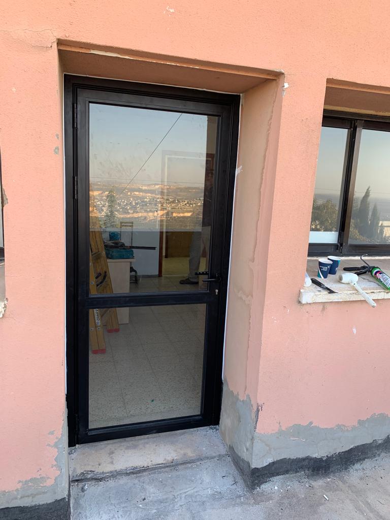 דלתות כניסה