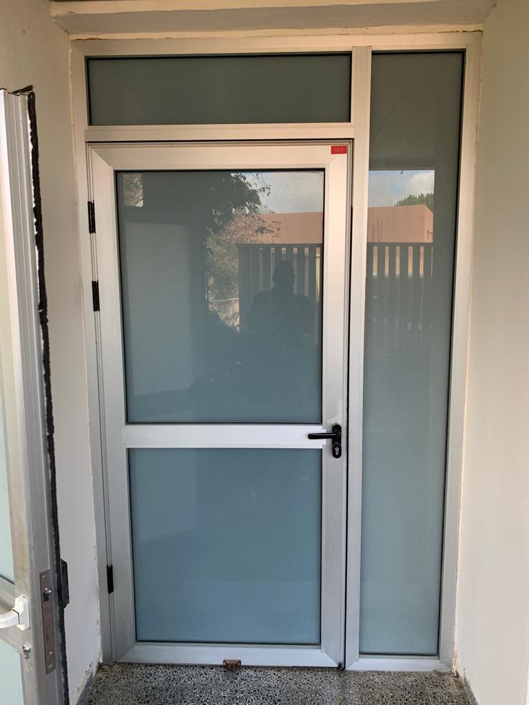 דלתות כניסה