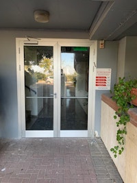 דלתות כניסה