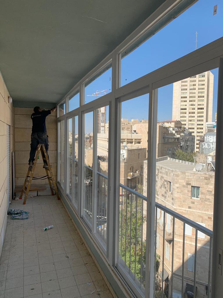 סגירת מרפסות