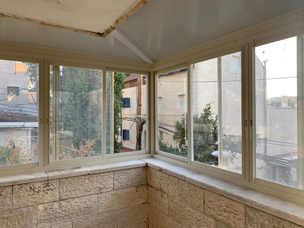 סגירת מרפסות