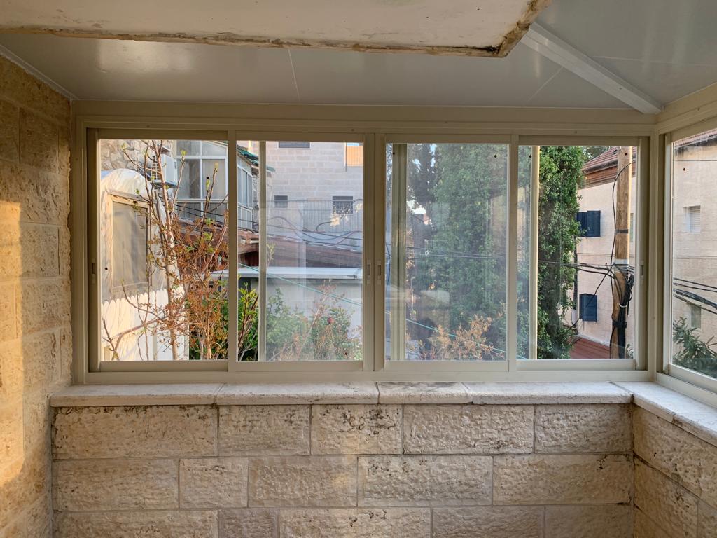 סגירת מרפסות