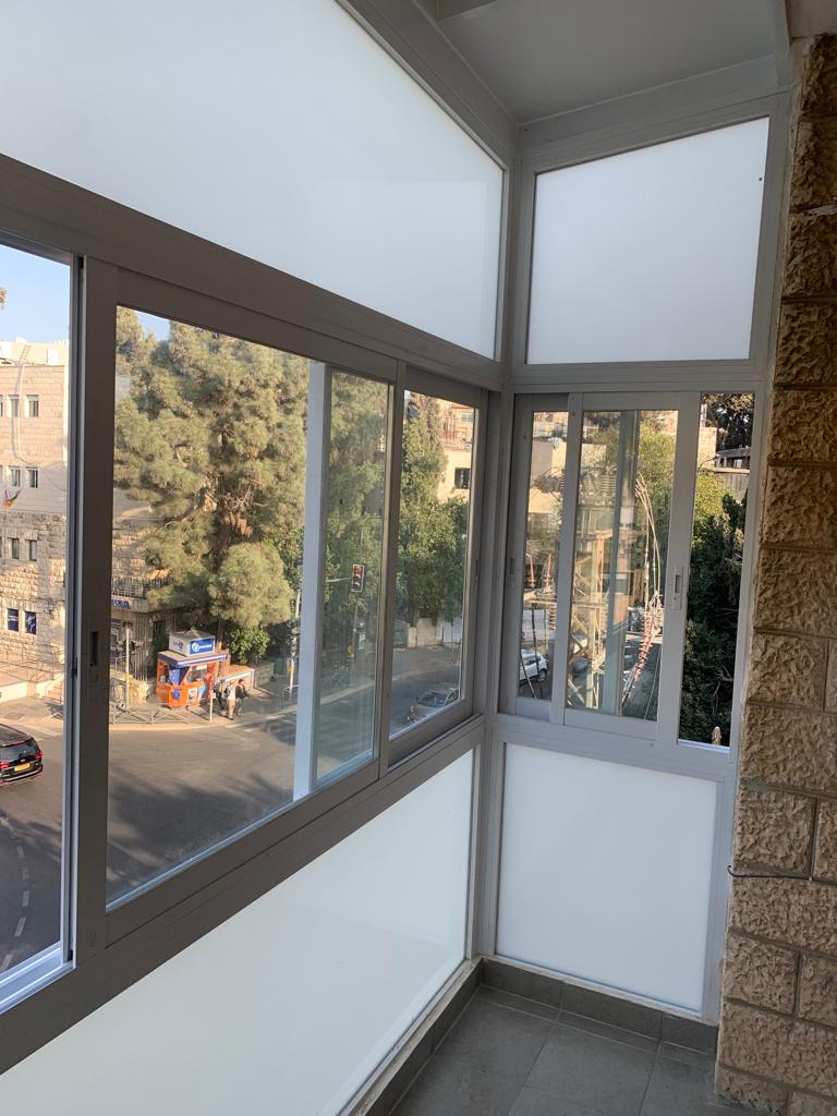 סגירת מרפסות