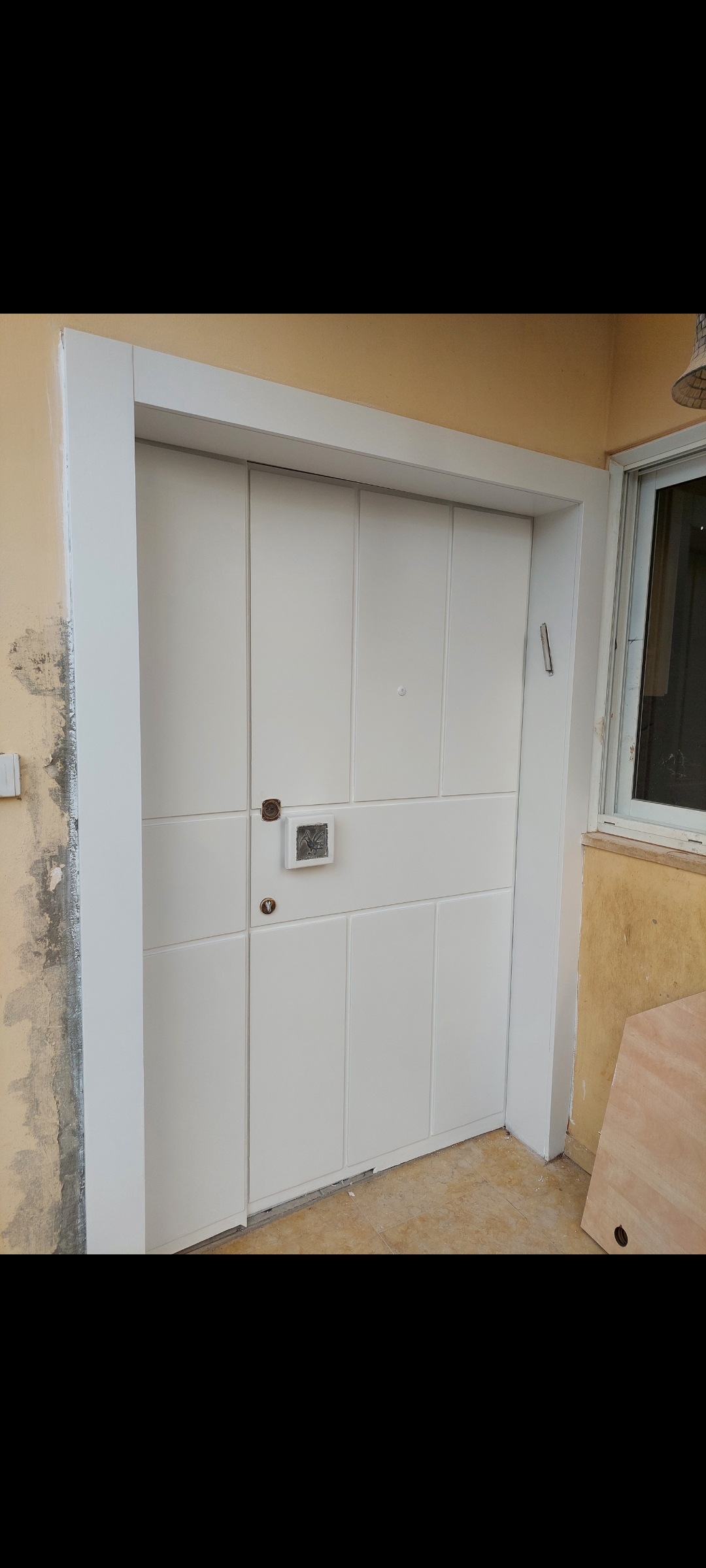 שיפוץ  וחידוש של דלת כניסה