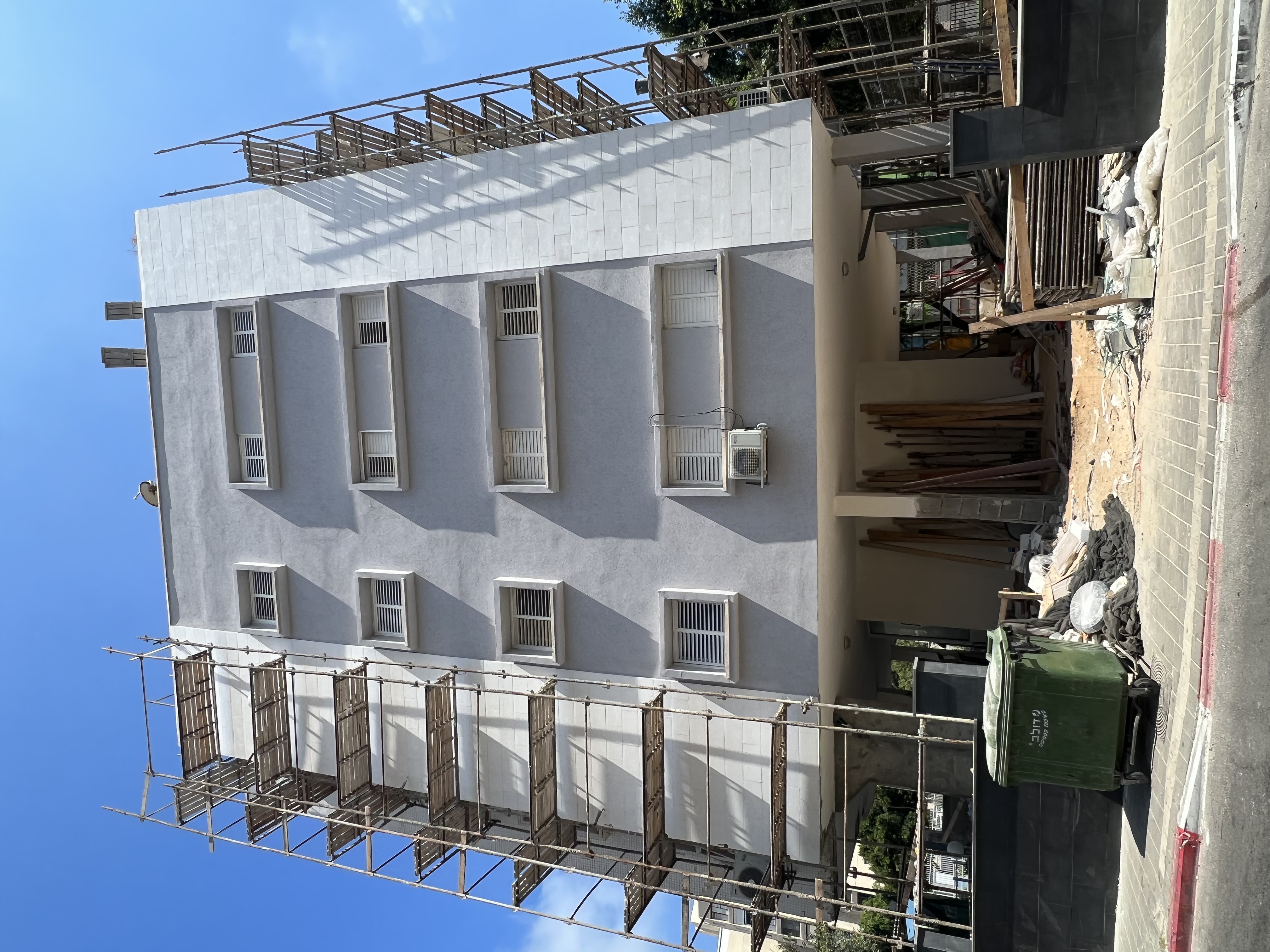שיפוץ, שיקום וחידוש בניין ישן עם בניית מרפסות